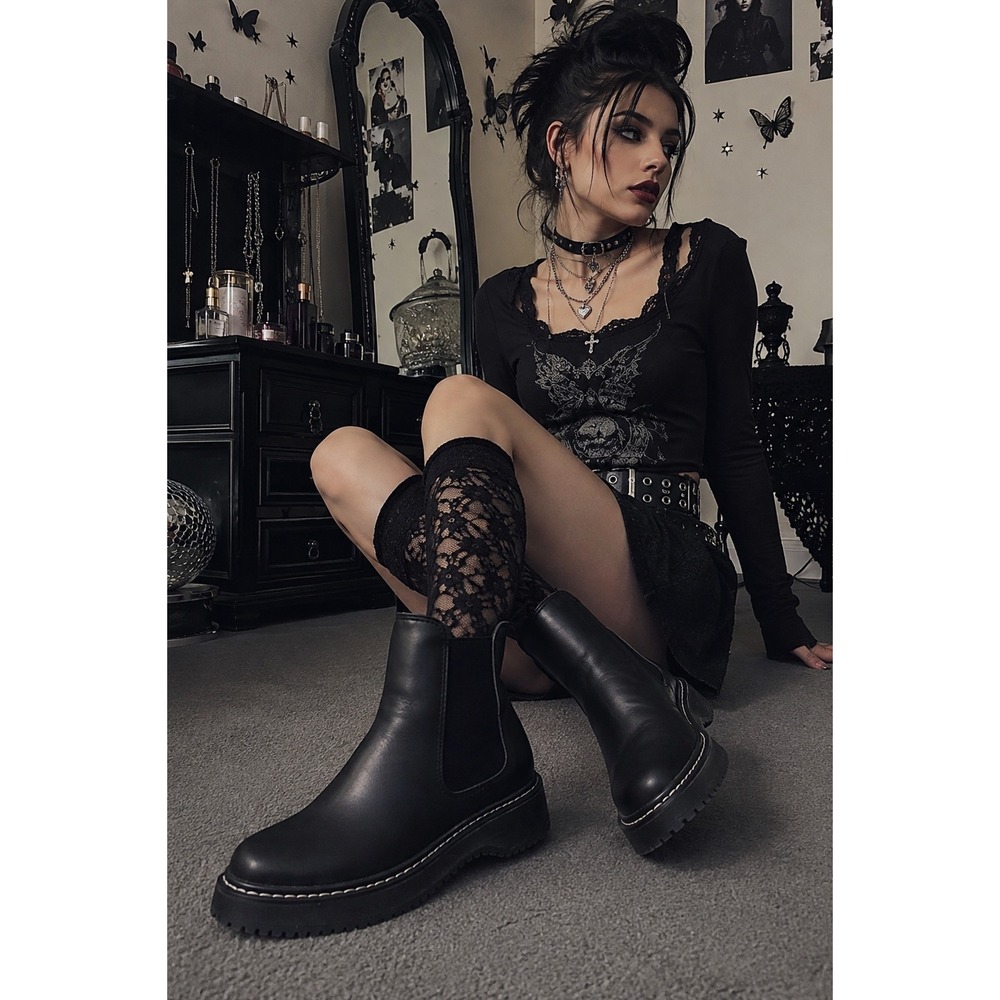 Madden Girl Black Chelsea Boots Women 9M Chunky Lug Sole Y2K Grunge Goth Biker